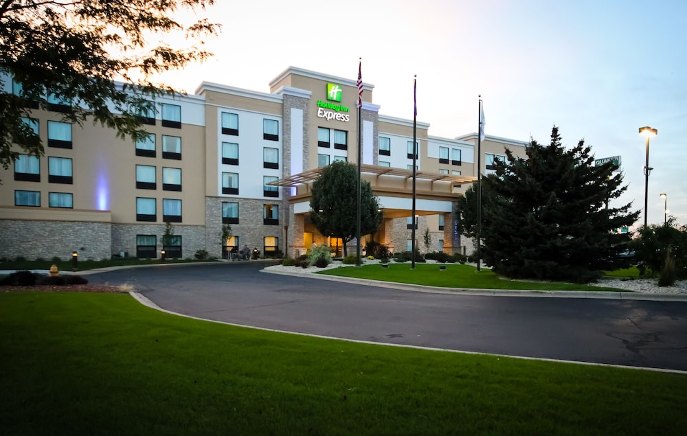 Holiday Inn Express Janesville I 90 & US Hwy 14 an IHG Hotel - featured photo