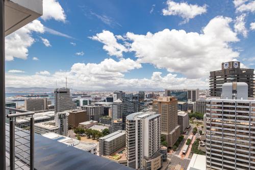 Spacious Apartment at 16 on Bree with great views