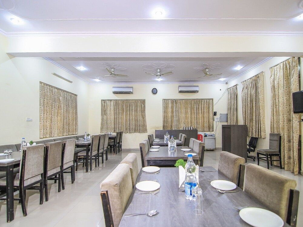Oyo 16897 Hotel Shubham Continental — Gwalior