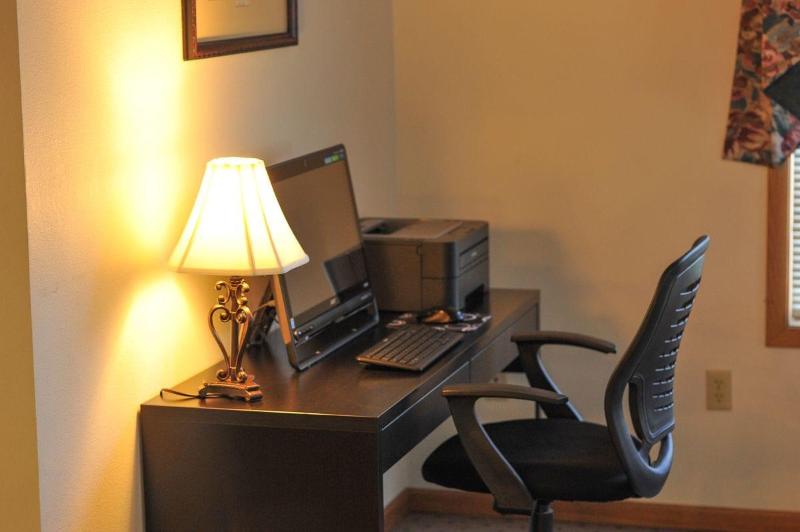 River Valley Inn & Suites - photo 4