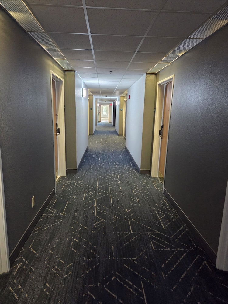 MainStay Suites LeClaire Quad Cities - photo 21