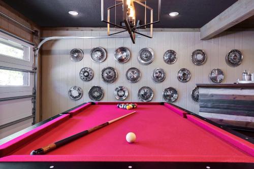 Richters Garage A Birdy Vacation Rental — 4-Star Luxury Hotel in Boerne, United States