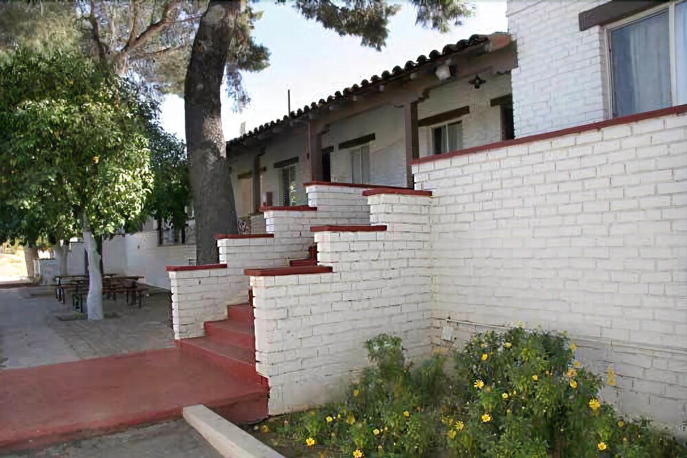 Lazy 8 Motel - photo 12
