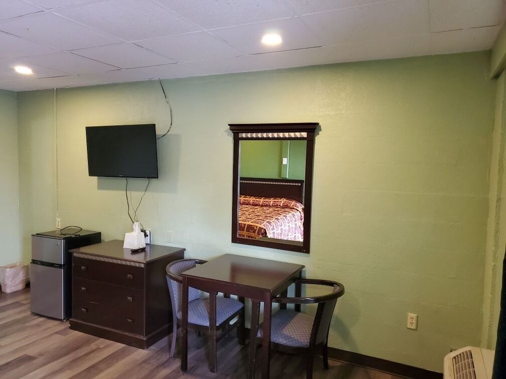 Trailway Motel — hotel in Fairview Heights