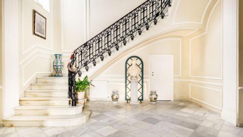 Casa Palacio Madre de Dios — 4-Star Luxury Hotel in Sevilla, Spain