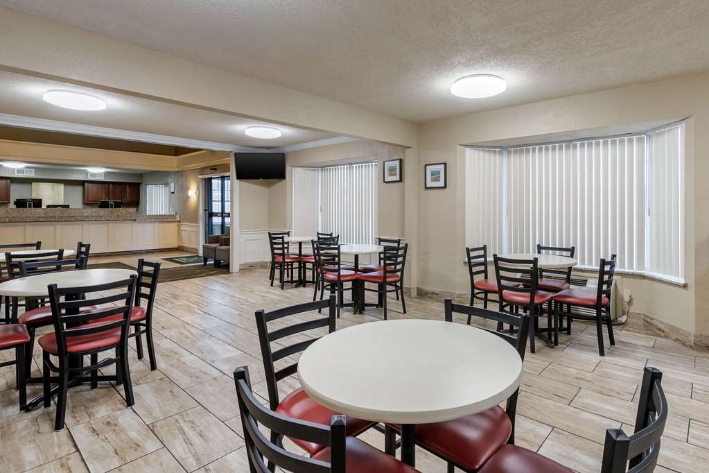 Quality Inn & Suites Des Moines Merle Hay Road - photo 41