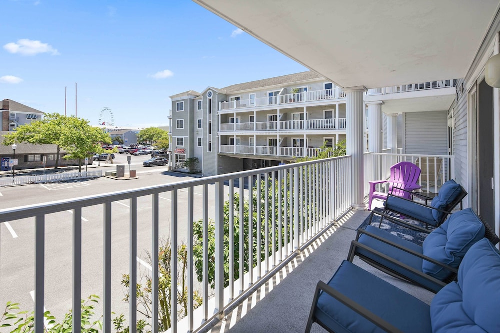 Walk to Shore Family Condo with Pool in Ocean City — 4-Star Luxury Hotel in Ocean City, United States