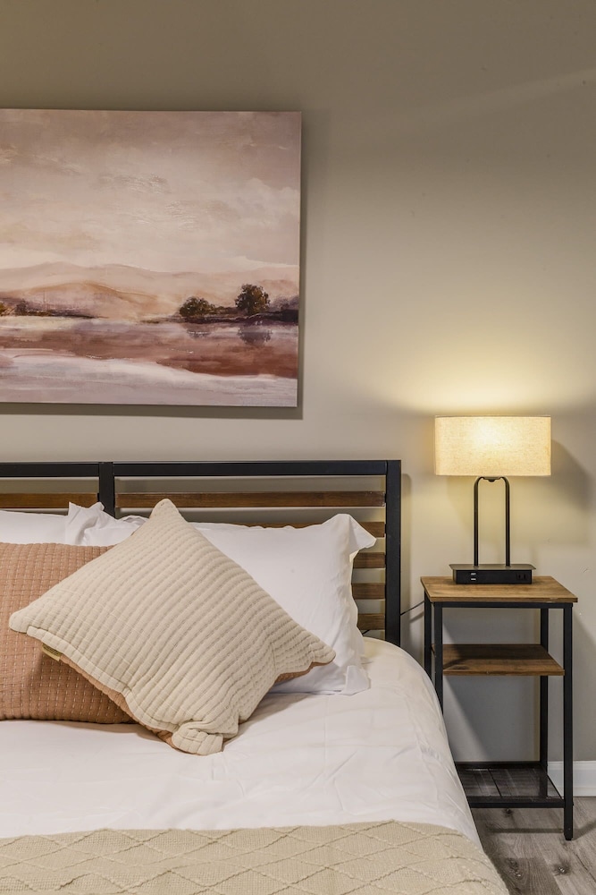 Newly renovated 4BR CozySuites - photo 7