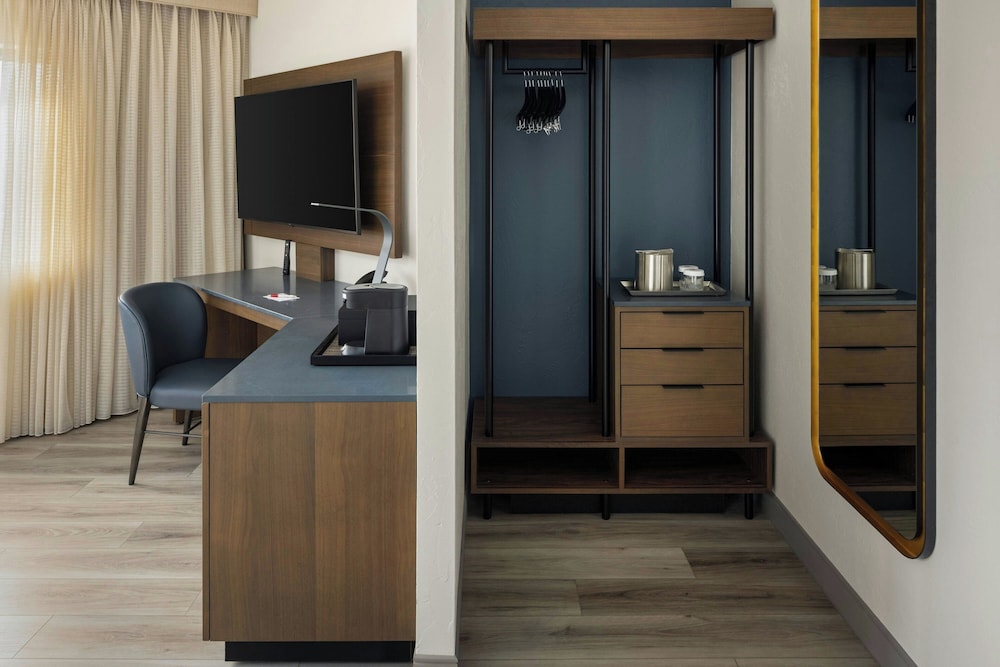 Oshkosh Marriott Waterfront Hotel & Convention Center - photo 12