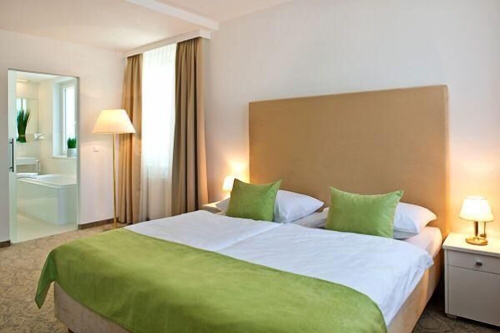 Seehotel Dr. Jilly — 4-Star Luxury Hotel in Poertschach Am Woerthersee, Austria