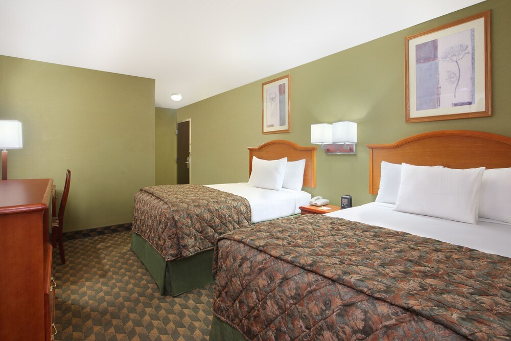 Days Inn by Wyndham Darien - photo 5