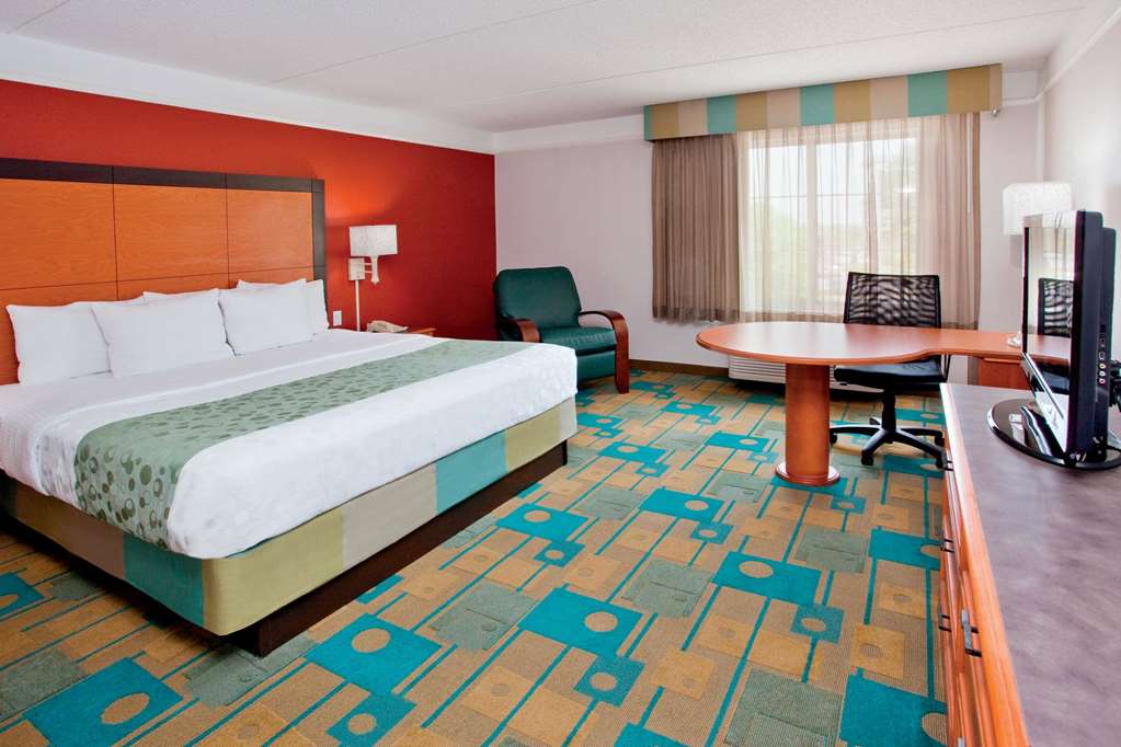 La Quinta Inn & Suites by Wyndham Winston Salem - photo 20