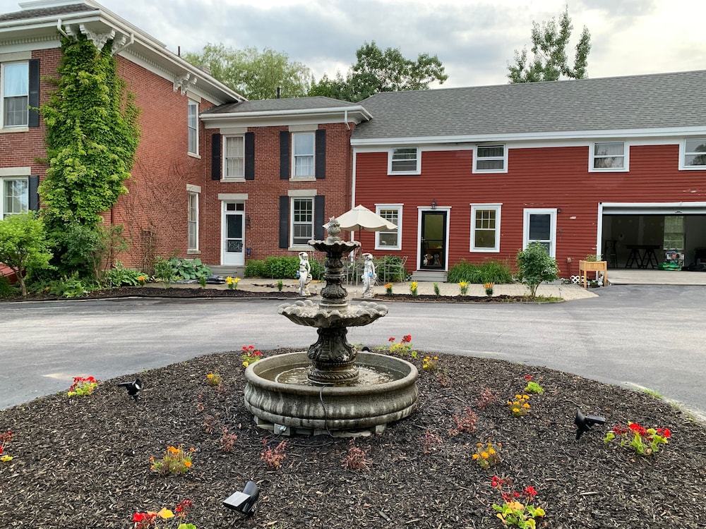 Captain Sweetser's Inn - photo 50
