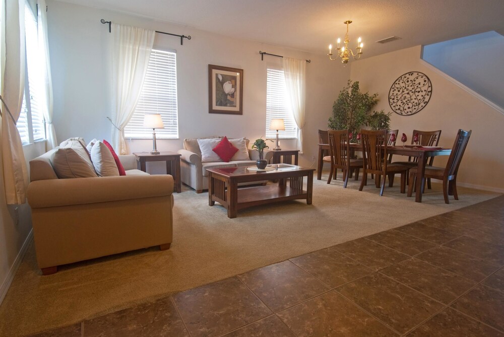 South facing Pool With Spa & Games Room - photo 17
