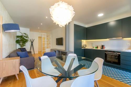 Chic Alves Apartment — 4-Star Luxury Hotel in Porto, Portugal