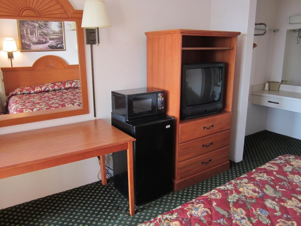 Westmont Inn Lakeland - photo 9