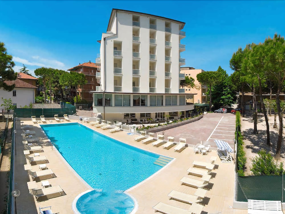 Hotel Thomas — hotel in Cervia