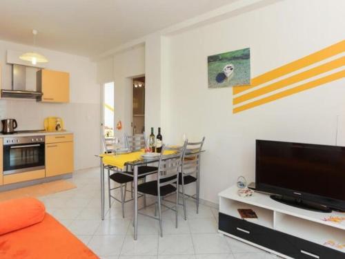 Apartments Pojko One Bedroom Apartment with Terrace Yellow