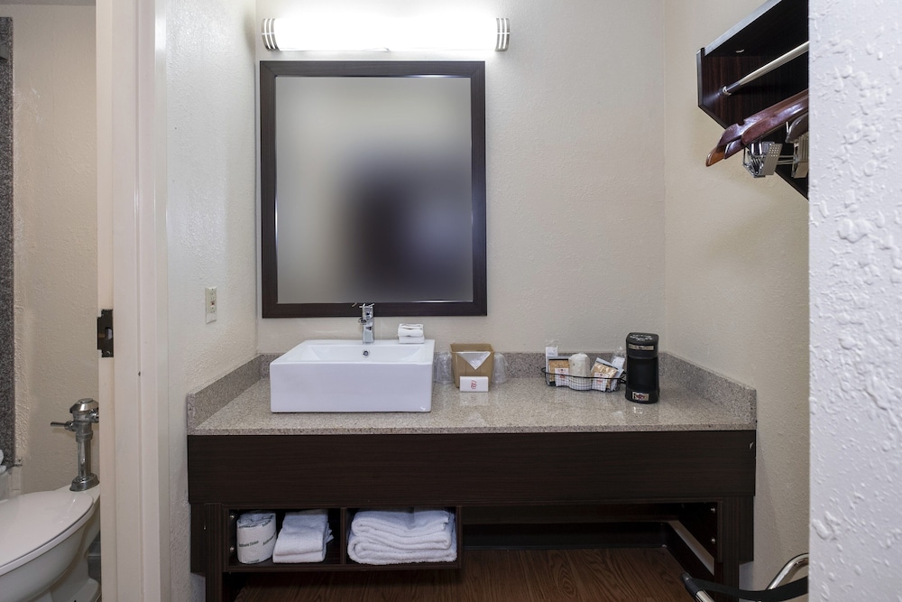 Red Roof Inn Kenly I 95 - photo 12