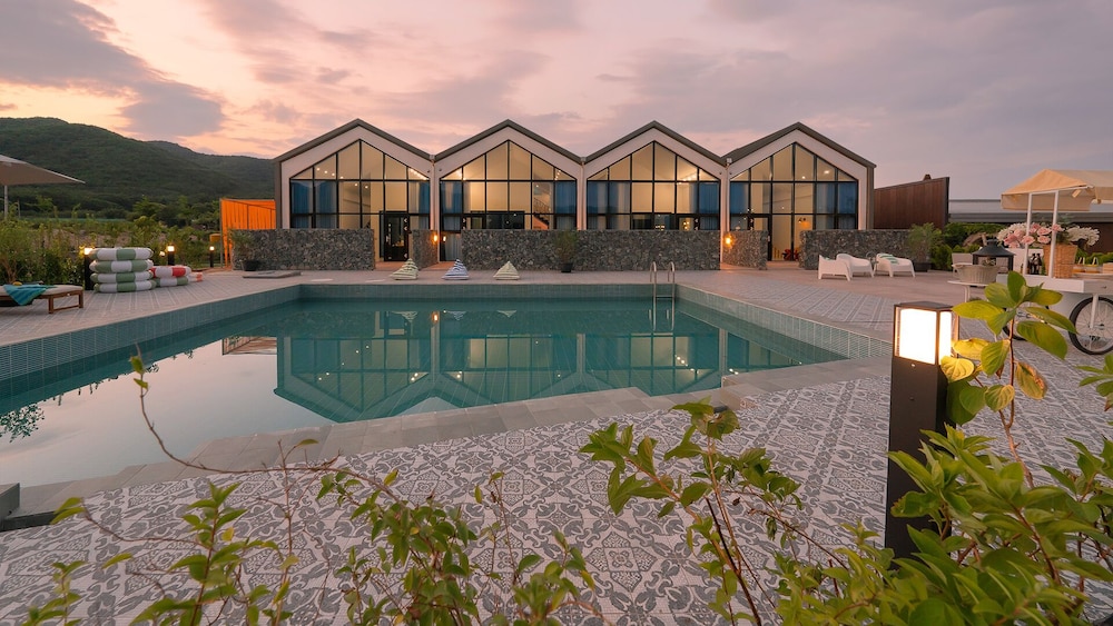 Le Pavilion Pool Villa — 4-Star Luxury Hotel in Pohang, South Korea