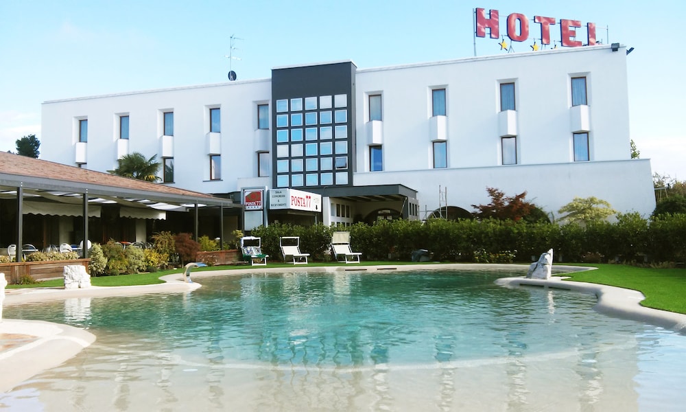Hotel Posta 77 — 4-Star Luxury Hotel in San Giorgio In Bosco, Italy