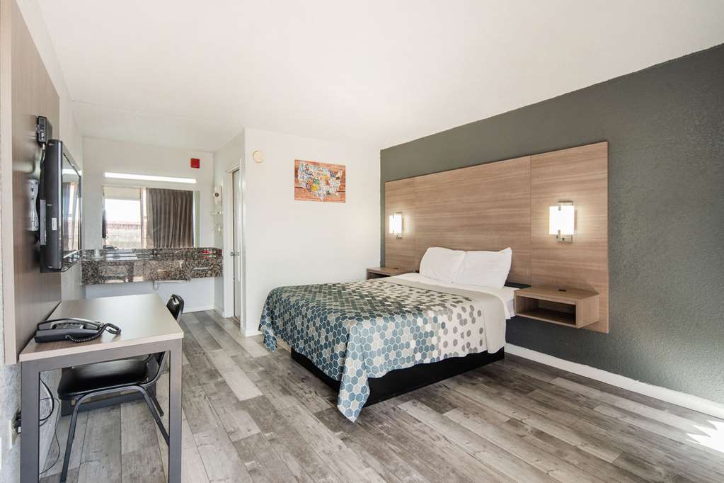 Econo Lodge And Suites Bricktown - photo 33