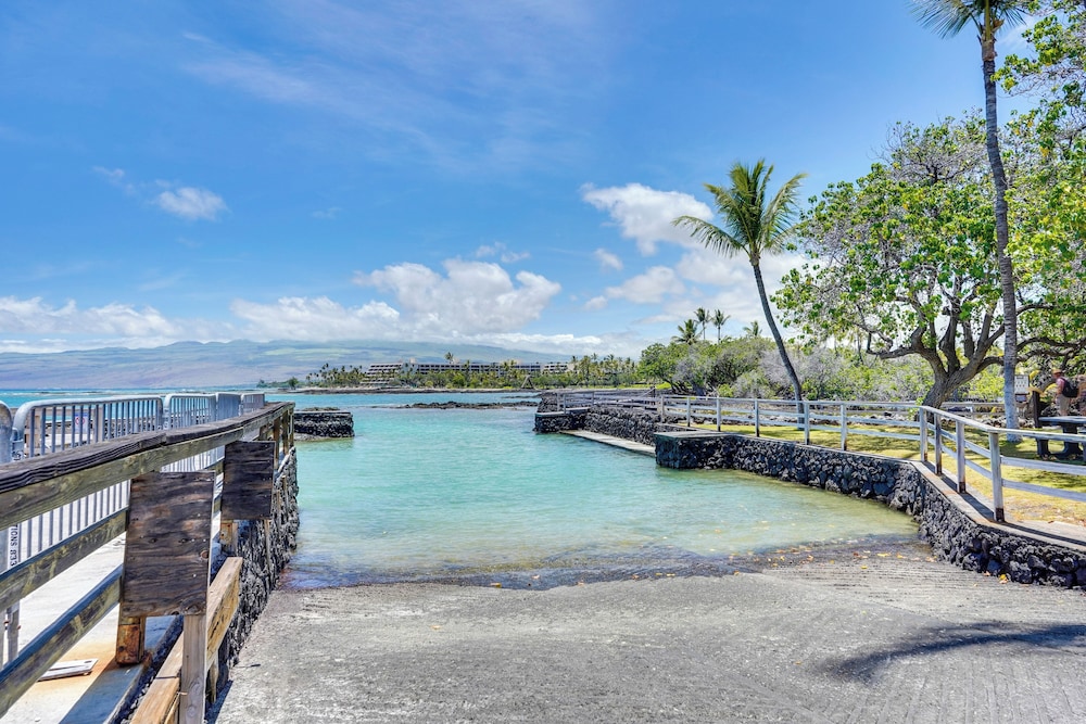 Luxe Maunalani Resort Condo w Pool Beach Access - photo 28