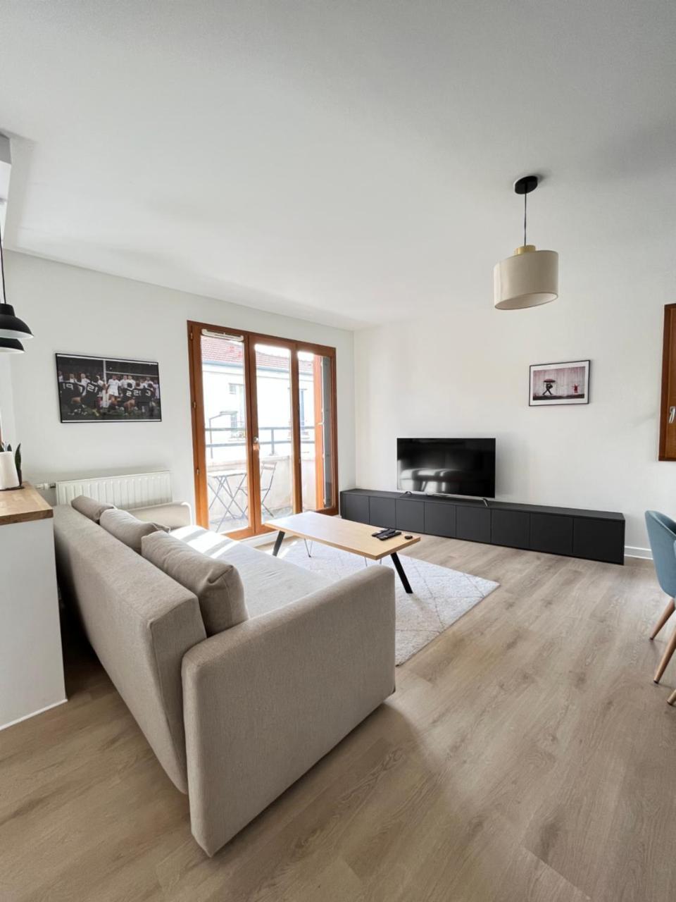 Appartement Porte de Paris Stade de France — 4-Star Luxury Hotel in Saint-Denis, France