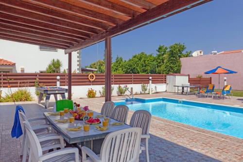 Villa Hermes by Villa Plus