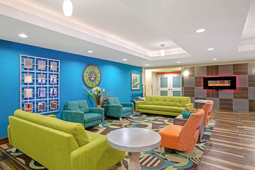 La Quinta Inn & Suites by Wyndham Grand Forks - photo 7