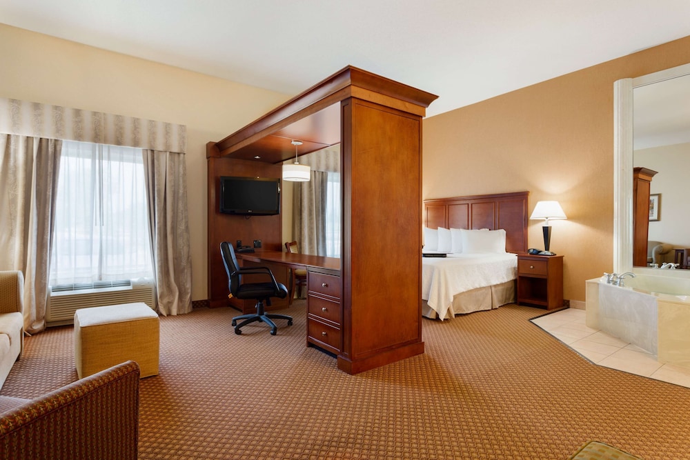 Hampton Inn & Suites Detroit Chesterfield Township - photo 17