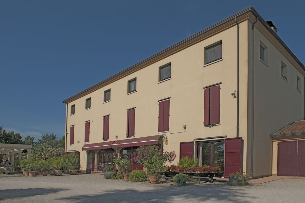 Villa Belfiore — 4-Star Luxury Hotel in Ostellato, Italy