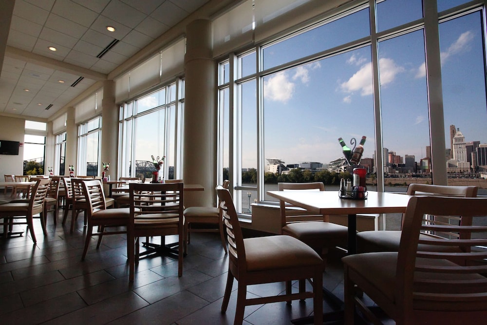 Embassy Suites by Hilton Cincinnati RiverCenter - photo 47