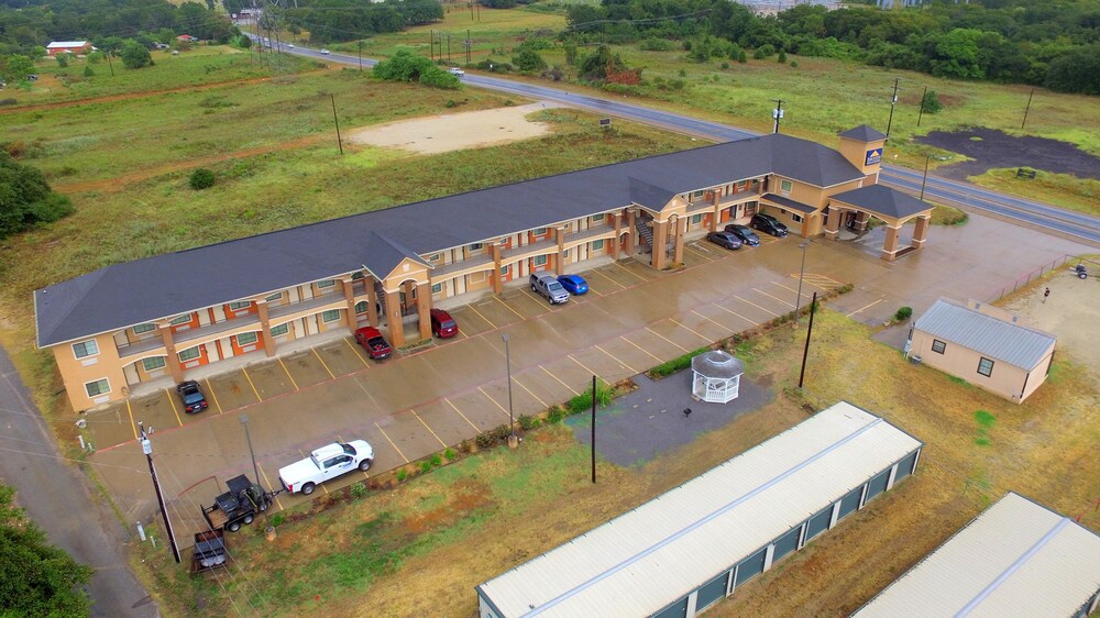 Executive Inn & Suites Jewett - photo 49