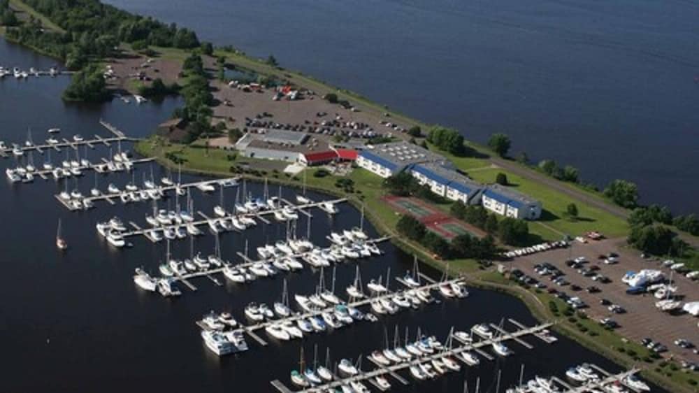 Barker's Island Inn Resort - photo 33