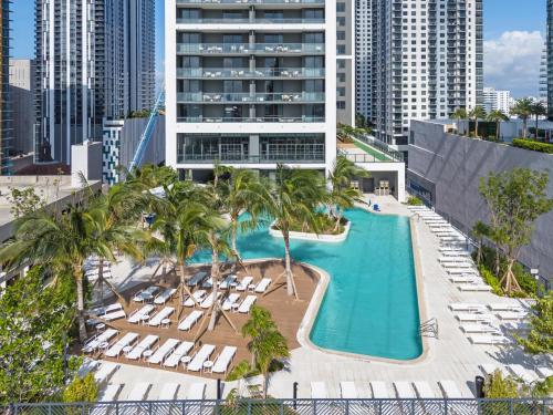 Sky High Views Pool and Fitness Center Access — 4-Star Luxury Hotel in Miami, United States