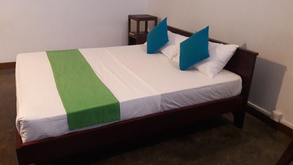 Hawk Holidays - carbon neutral hotel in Colombo