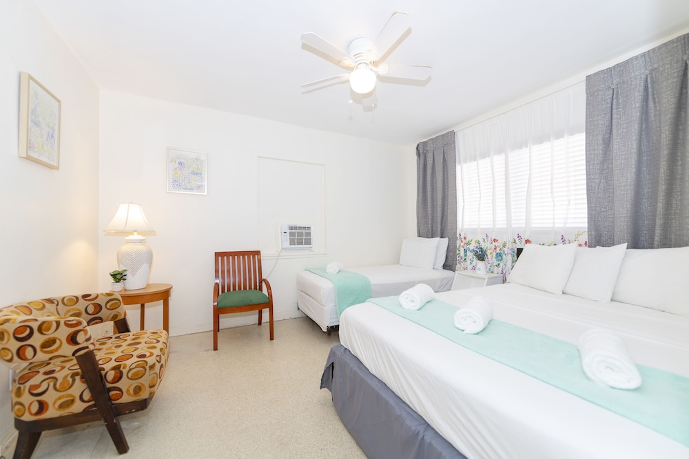 Tropic Isle Hotel and Apartment - photo 13