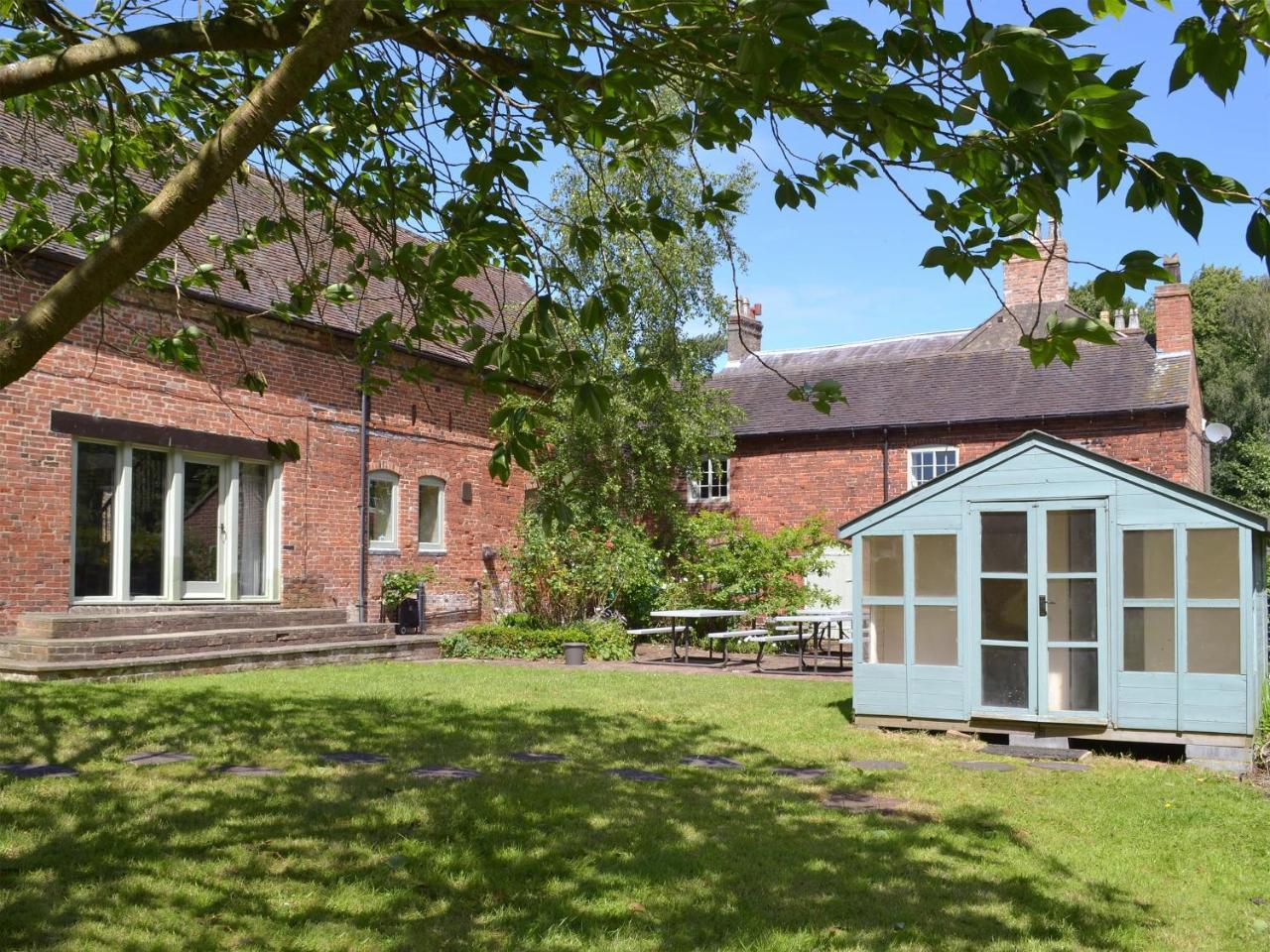 Burdettes Cottage 25349 — 4-Star Luxury Hotel in Findern, United Kingdom