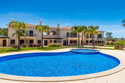 Cascata Village Lote Q — 4-Star Luxury Hotel in Albufeira, Portugal