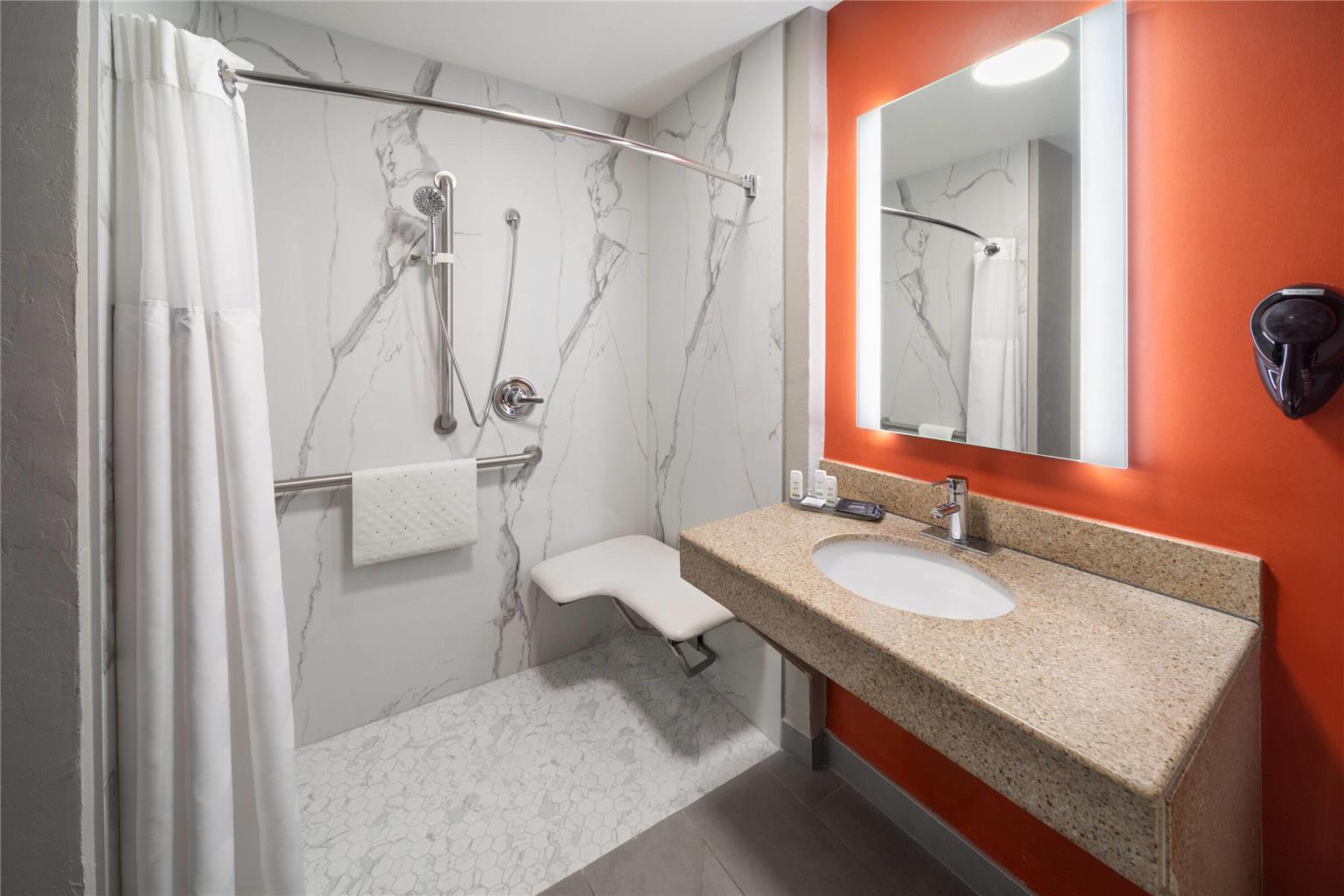 La Quinta Inn & Suites by Wyndham Oklahoma City Moore - photo 19