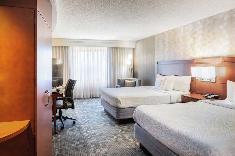 Courtyard Marriott Denton - photo 10