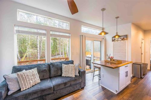 Rivers Edge river side tiny home — 4-Star Luxury Hotel in Port Angeles, United States
