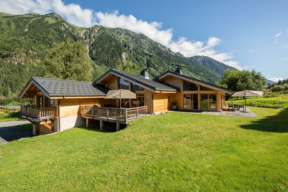 Grand Chalet Le Trappeur Chamonix — 4-Star Luxury Hotel in Chamonix-Mont-Blanc, France