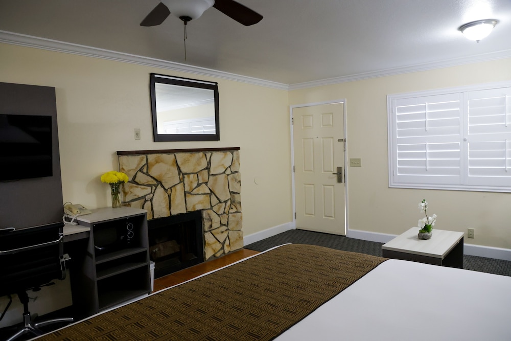 Silver Surf Motel - photo 27