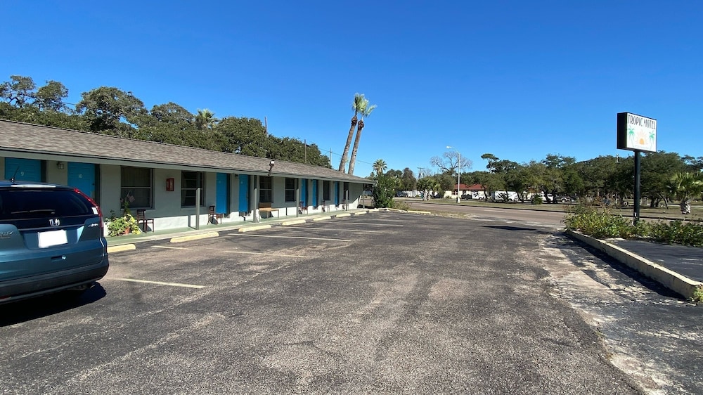 Tropic Motel - photo 27