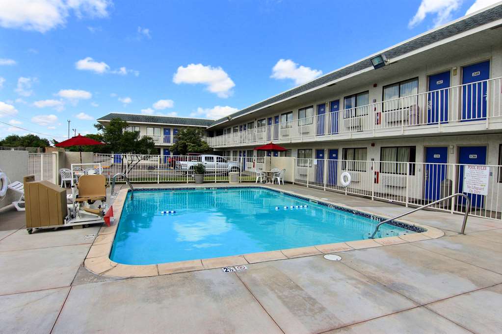 Motel 6 Kingsville TX - photo 10