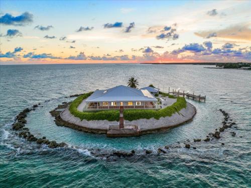 East Sister Rock Island in Marathon, United States