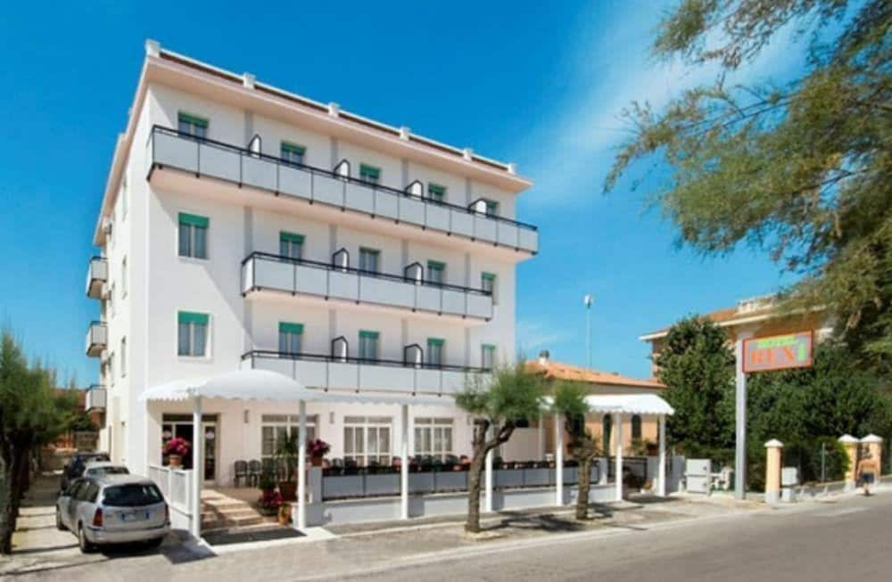 Hotel Rex — hotel in Senigallia