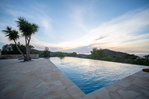 Can Pla Roig Con Vistas Al Mar Y la Puesta de Sol in Sant Joan De Labritja, Spain